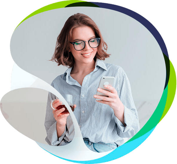 Mulher usando um celular